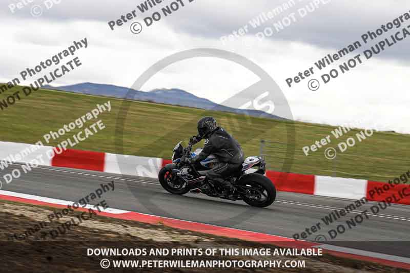 cadwell no limits trackday;cadwell park;cadwell park photographs;cadwell trackday photographs;enduro digital images;event digital images;eventdigitalimages;navarra;no limits trackdays;peter wileman photography;racing digital images;trackday digital images;trackday photos
